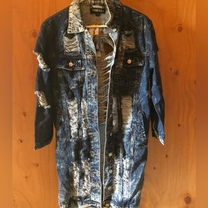 Thrill jeans ripped denim jacket. Size: S